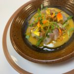 Curry ligero de Corvina, gambas y piña, receta por Montse Estruch